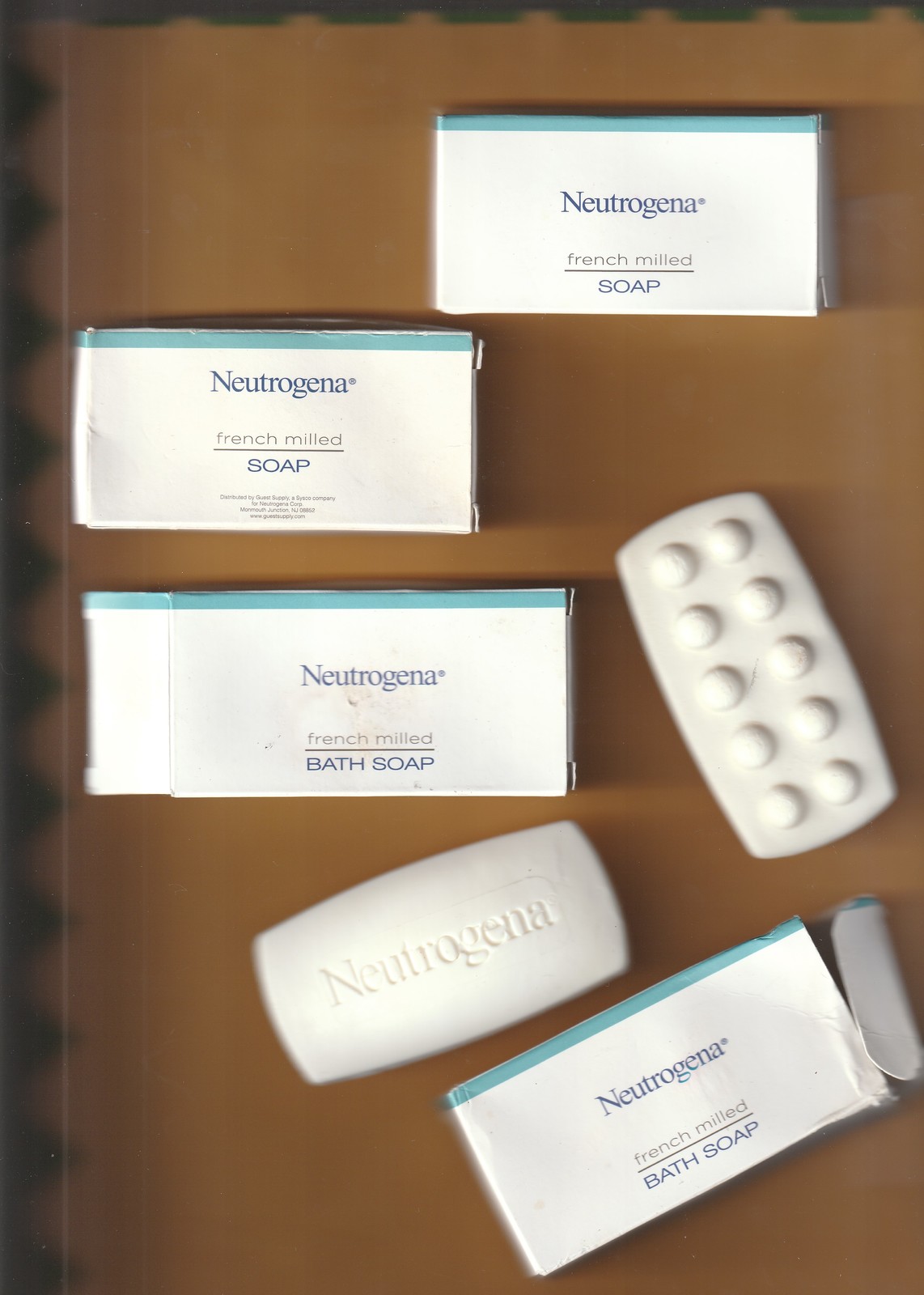 Neutrogena French Milled Bath Soap 4-count Massaging BARS inside Boxes - New - $11.00
