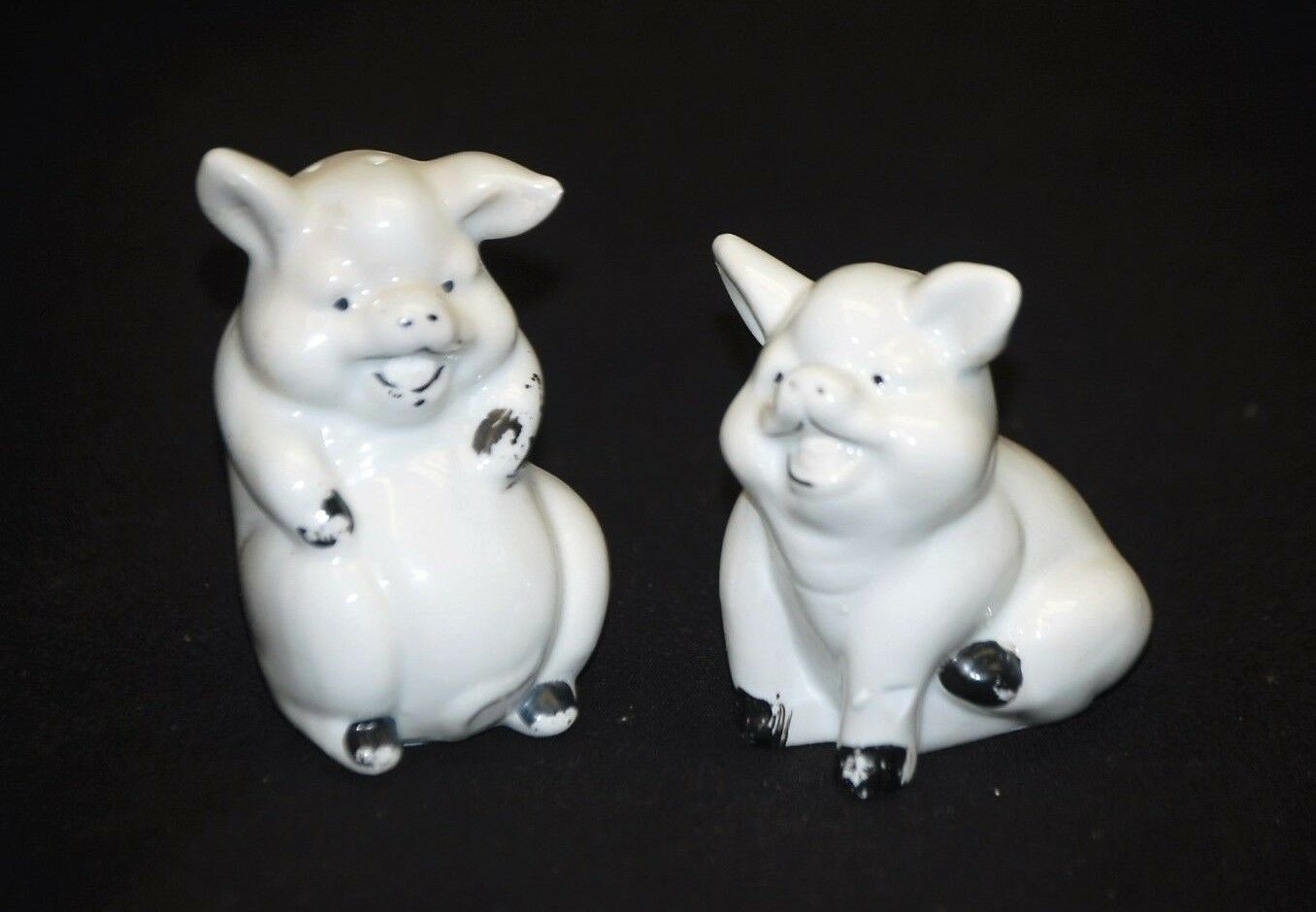 Vintage Ceramic Pig Piggy Figurine Salt &amp; Pepper Shakers w Stoppers Coun... - $8.90