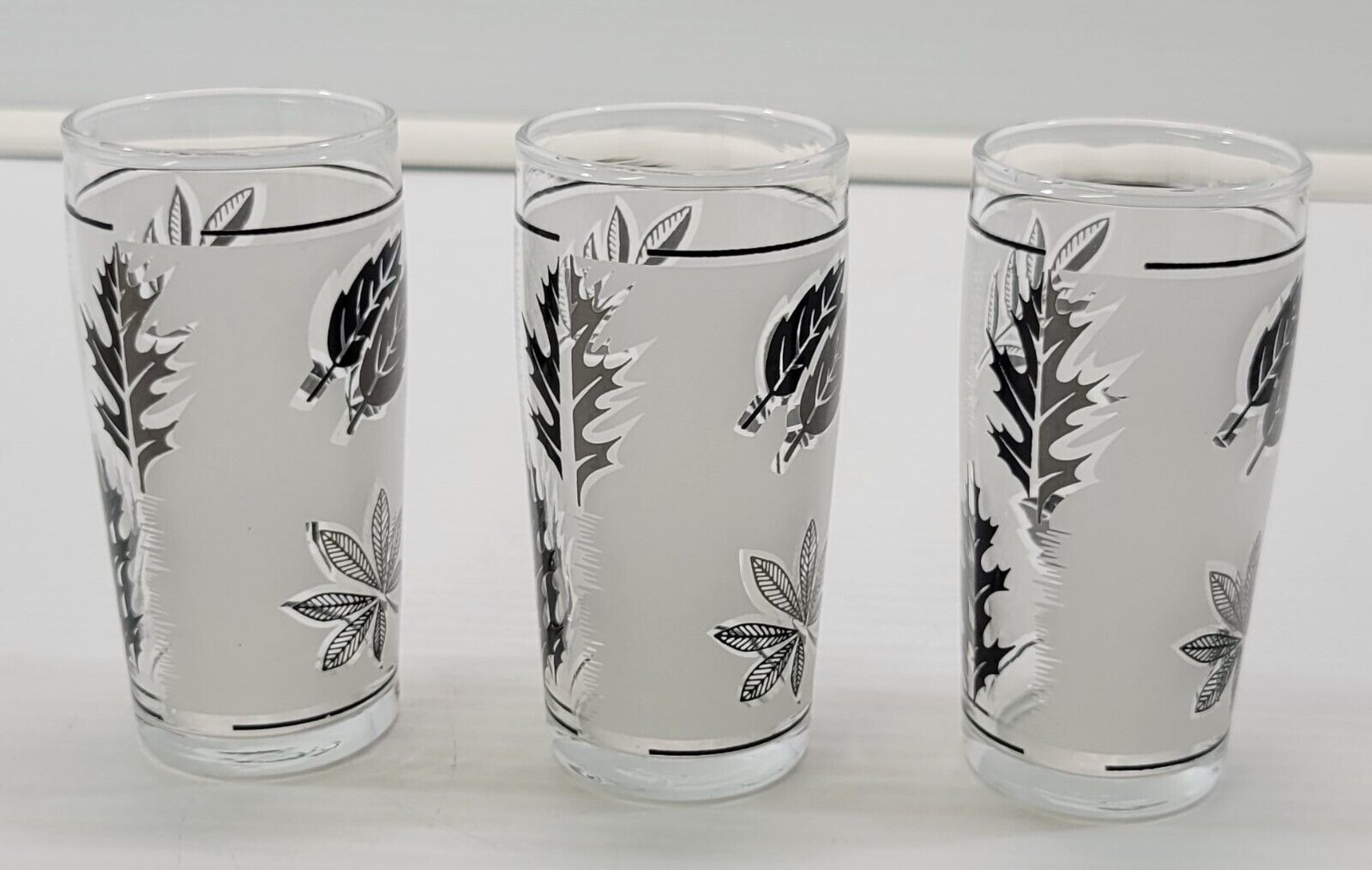 Primary image for *MM2) Lot of 3 Libbey Glass Company Silver Foliage Leaves 4oz Flat Juice Glasses