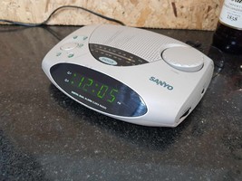 Sanyo LED Clock Radio RM-6025 Silver AM/FM  Spaceage Retro Home Tuner - $25.57