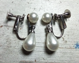 Vintage Signed Richelieu Silver Tone Faux Pearl Dangle Drop Screw Back E... - £7.34 GBP