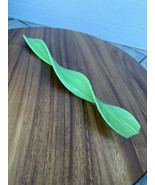Art Glass Long Stem Green Leaf Blade Hand Made - $351.36 MXN