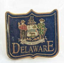 VTG Delaware Coat Of Arms State Seal Shield Gold Tone Enamel Lapel Pin Souvenir - £7.90 GBP
