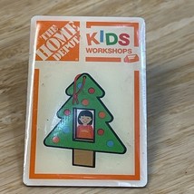 Home Depot Collectibles Kids Workshop Lapel Pin Christmas Tree KG - $147.75 MXN