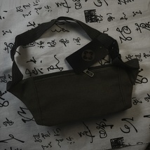 Bum bags, a trendy and practical accessory image 4