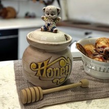 Vtg Pottery Craft USA Ceramic Honey Pot Retro Honey Bear Wooden Dipper - £11.73 GBP