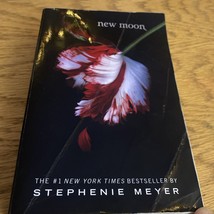 New Moon (The Twilight Saga) by Meyer, Stephenie. Good Condition - $5.39