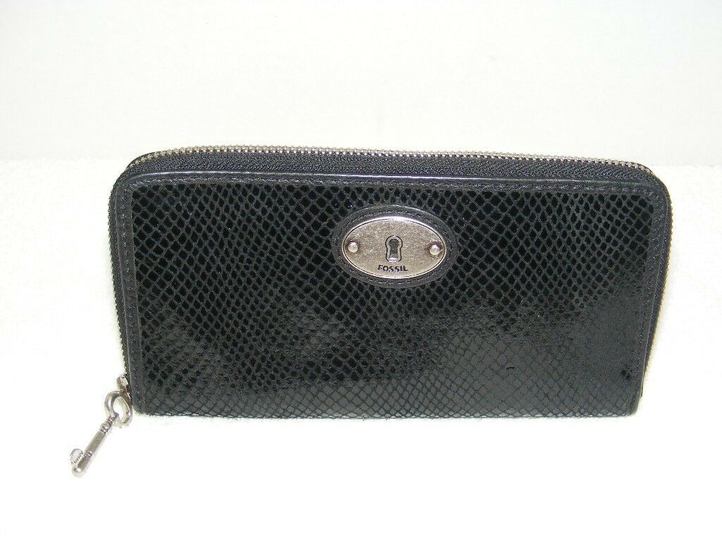 FOSSIL BLACK REPTILE EMBOSSED LEATHER ZIP AROUND CLUTCH WALLET GUC - $54.99