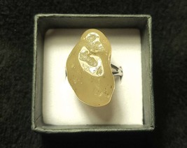 A translucent agate ring with an adjustable band, the gemstone is a yellow/orang - £17.58 GBP