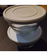 EUC Pampered Chef - 2.5 Cup &amp; 1.5 Cup Bowls, Both Have Lids - $470.22 MXN