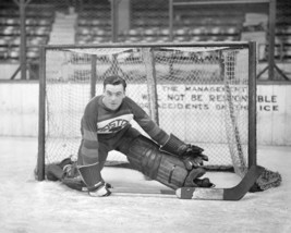 Cecil Tiny Thompson 8X10 Photo Hockey Boston Bruins Picture Nhl - £3.97 GBP