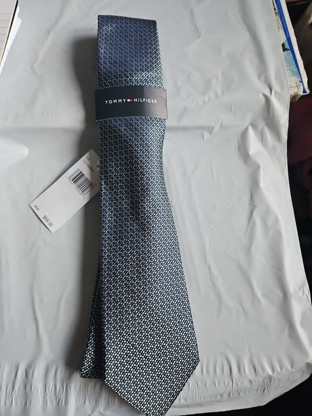 Tommy Hilfiger Men&#39;s Silk Blend Tie Green Blue Dots NEW MSRP: $69.50 - $18.76