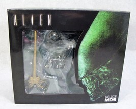 Mezco Alien Design Series Deluxe Mds 7 Inch Action Figure Misb - £57.22 GBP