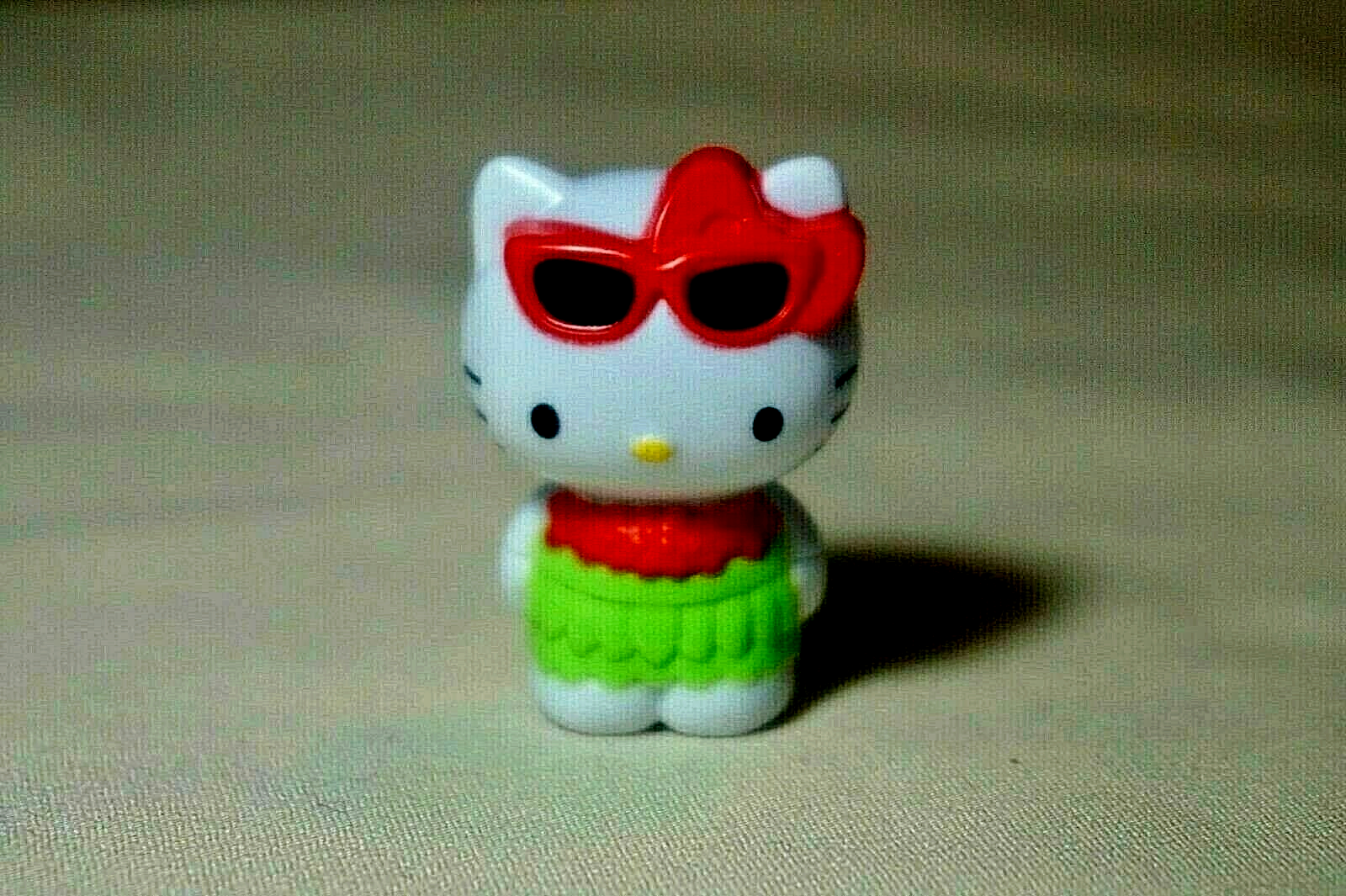 New Sanrio Zaini 3D Seasonal Collection Hello Kitty w Sunglasses 1.4&quot; in... - $4.90