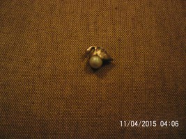 Swan with Pearl Lapel Pin - $38.07 MXN