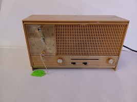 Vintage Zenith AM/FM Clock Radio Model A-462W non working - £23.88 GBP