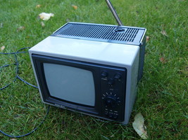 VINTAGE SOVIET USSR  PORTABLE BLACK &amp; WHITE TV SILELIS 405D-1 WORKING - £101.86 GBP