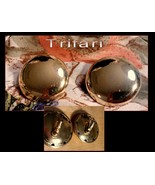elegant yet so simple, Golden shiny button clip on Trifari. SHIPS FREE - $509.26 MXN