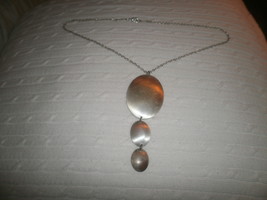 Silver Tone Necklace with 3 Oval Charm Pendant  - €1,72 EUR