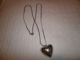 Silver Tone Heart Necklace - $2.73 CAD