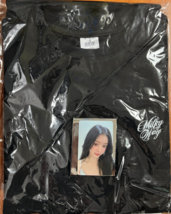 YUA OHMYGIRL Official T-SHIRTS + Photocard 2025 Concert &#39;Milky Way&#39; Limi... - $2,794.13 MXN