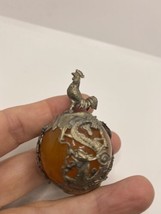 Vintage Coq Amulette Sculpté Ambre Résine - £45.75 GBP
