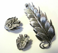 Fern Leaf Pin Brooch Clip Earrings Antiqued Silver Pewter Tone Vintage 1960&#39;s - £19.71 GBP