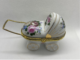 Baby Carriage Stroller Jewelry Trinket Box Porcelain 4&quot; x 3&quot; x 2&quot; - €10,05 EUR