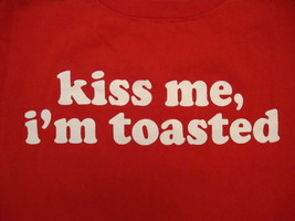 Kiss Me I&#39;m Toasted Burnt Hot Funny Irish Mock T Shirt M - £11.76 GBP