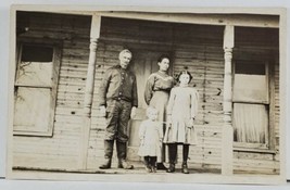 Family Posing Porch Osborn Thomas &amp; Lucinda Man in Window Postcard Q7 - £10.00 GBP