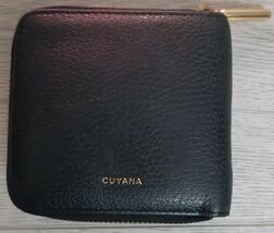 Cuyana Small Zip Around Wallet Black Pebbled Leather - €60,98 EUR
