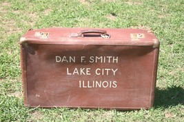 OLD CARDBOARD PAPER THIN LUGGAGE SUITCASE TRAVELLING MAN DAN SMITH LAKE ... - £59.95 GBP