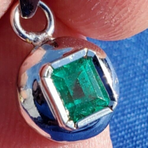 Earth mined Emerald Deco style Pendant Elegant Solitaire Charm 18k White Gold - £2,945.26 GBP