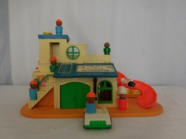 Fisher Price Vintage Little People Sesame Street Club House #937 + People - £30.97 GBP