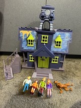SCOOBY-DOO Mystery Mansion Haunted House Playset Hanna Barbera Figures - £70.07 GBP
