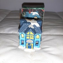 1996 BADCOCK COLLECTIBLE VILLAGE BAKERY BELL ORNAMENT  - $235.44 MXN