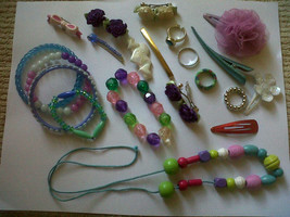 Lot 21 Items: Girl&#39;s Jewelry Necklace, Hair Barrettes, Rings, Bow Pin - £7.58 GBP