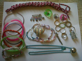 Lot 24 Items Girl&#39;s Jewelry Bracelets Rings Necklace Pins Hair Clip Summer Fun - £10.41 GBP