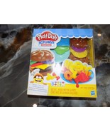 Play-Doh Kitchen Creations Burger and Fries Set with 8 Non-Toxic Colors NEW - $427.22 MXN