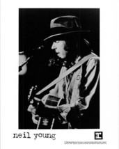 Neil Young 8x10 photo Reprise Records promotional photo - £9.49 GBP