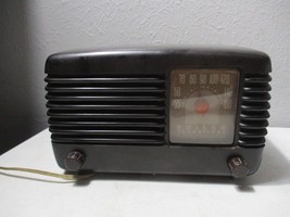 PHILCO Model 48-200 AM Bakelite Tube Radio Powers up for parts - €34,22 EUR