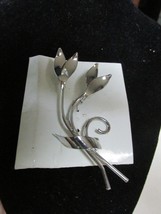 &quot;&quot;SILVER TONE MODERN STYLE FLOWERS&quot; - VINTAGE BROOCH - NEW ON CARD - $8.89