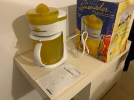 Salton LM8 The Lemonader! Lemonade Maker,2.5 Quart - $49.45