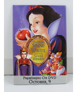 Walmart Staff Pin - Snow White DVD Release - Paper Pin  - $285.10 MXN