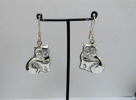 Sitting Cat Dangle Earrings 925 Sterling Silver, Handmade Cat Lovers Earrings  - £31.63 GBP