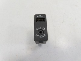 12 BMW 650i F12 Convertible #1306 Socket Aux-in USB Power Audio Connect ... - $277.27 MXN