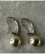 Silver Tone Faux Pearl Pierced Earrings Drop Dangle - $187.28 MXN
