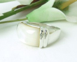 White Mother of Pearl Sterling Silver Ring Size 7 - £25.50 GBP