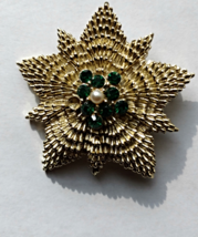 Vintage Jewelry Gold Tone Ten Point Starburst Pin Brooch with Green Stones - £16.07 GBP