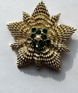 Vintage Jewelry Gold Tone Ten Point Starburst Pin Brooch with Green Stones - £15.97 GBP